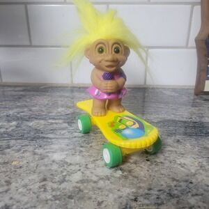 Troll Doll 3 1/2" Russ Pull Back and Go Rock Singer Girl on Surfboard